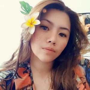 Meet your Posher, Aprille